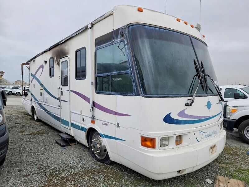 1999 FREIGHTLINER XC Chassis