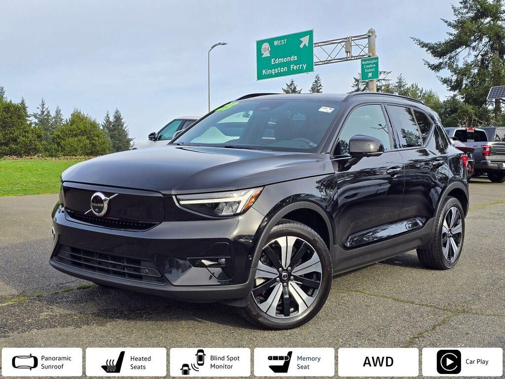 2023 VOLVO XC40