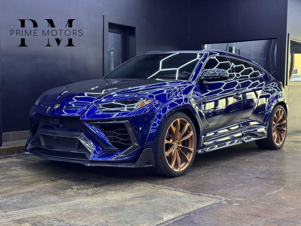 2022 LAMBORGHINI URUS