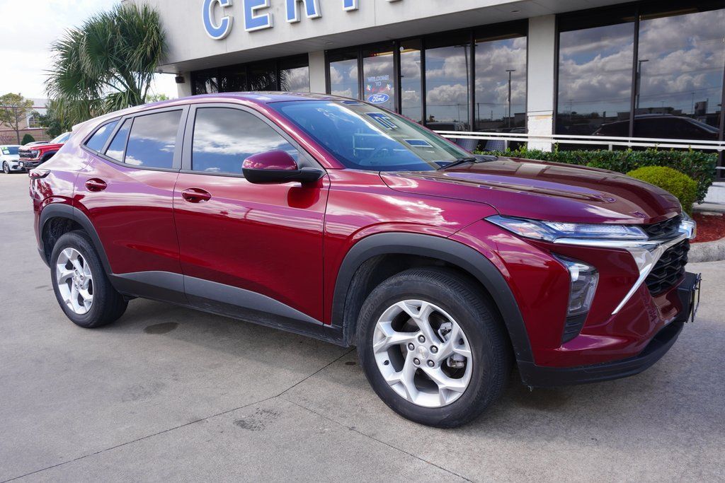 2025 CHEVROLET Trax
