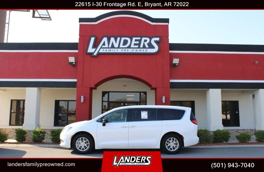 2024 CHRYSLER Voyager