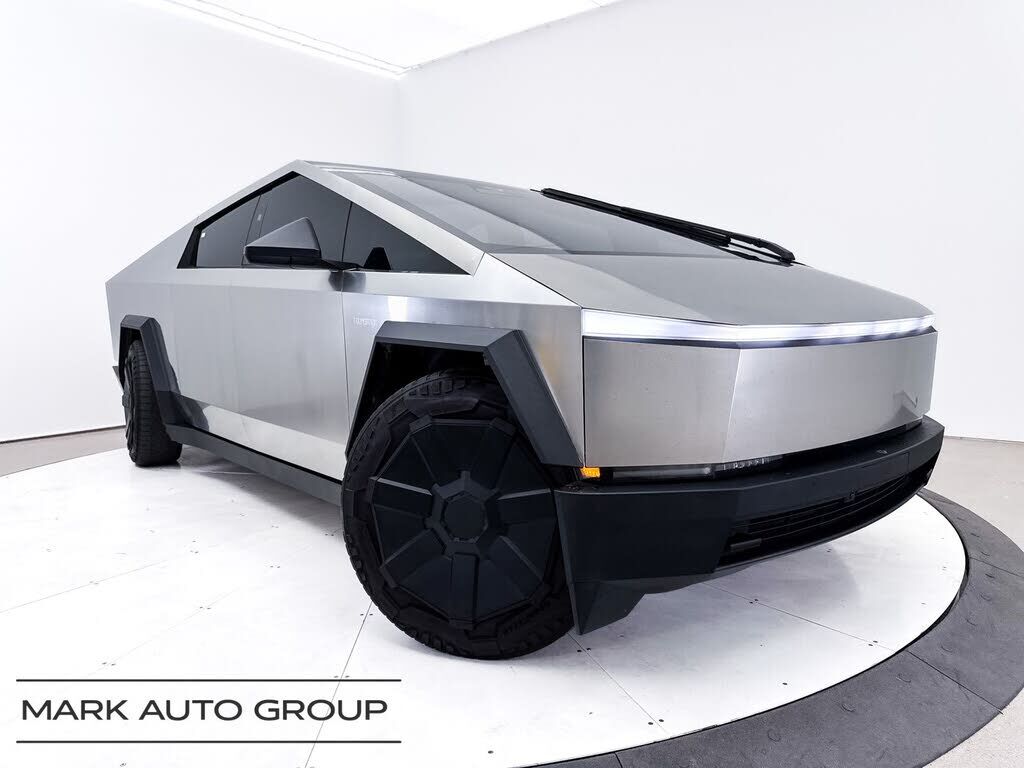 2024 TESLA Cybertruck