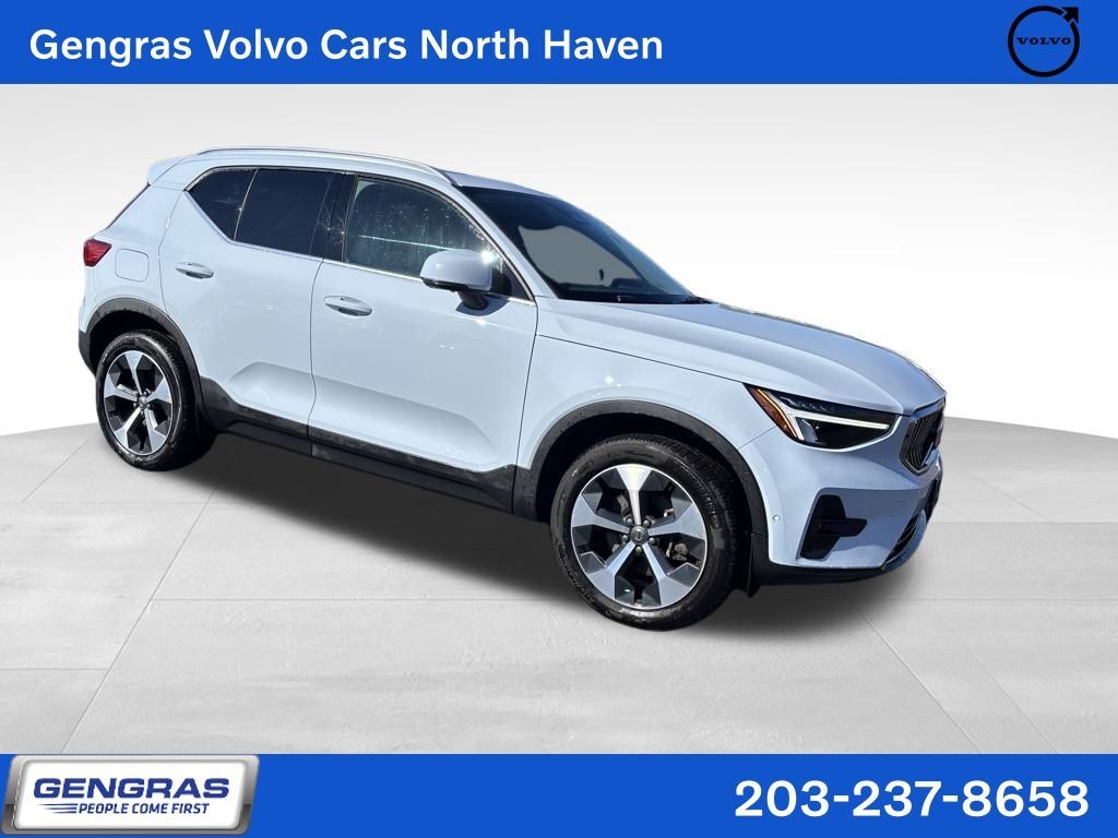 2024 VOLVO XC40