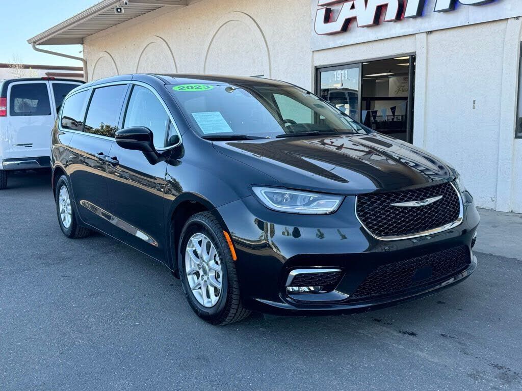 2023 CHRYSLER Pacifica