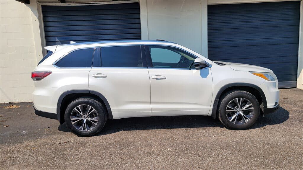2016 TOYOTA Highlander