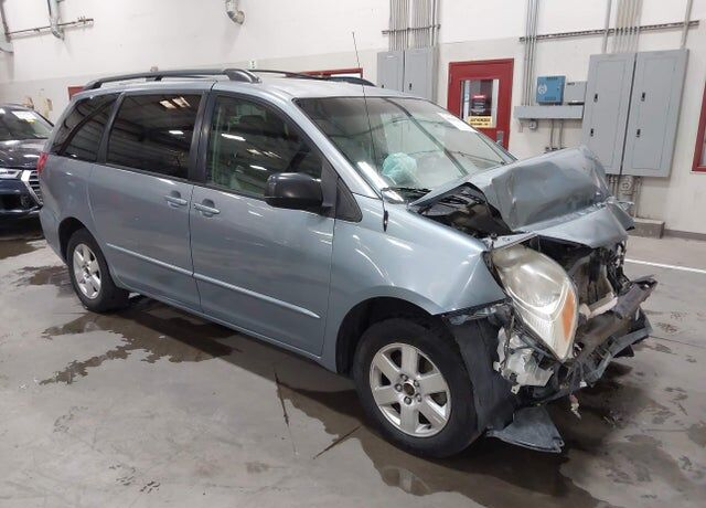 2004 TOYOTA Sienna