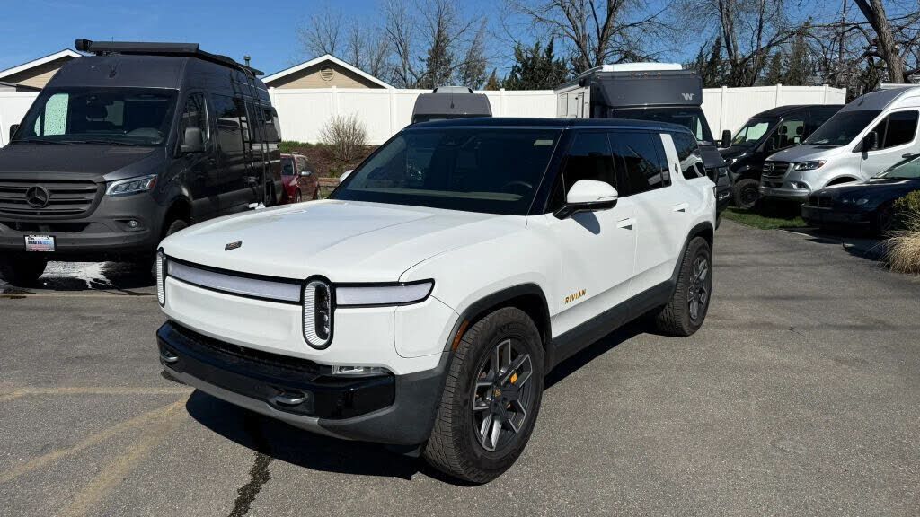 2023 RIVIAN R1S