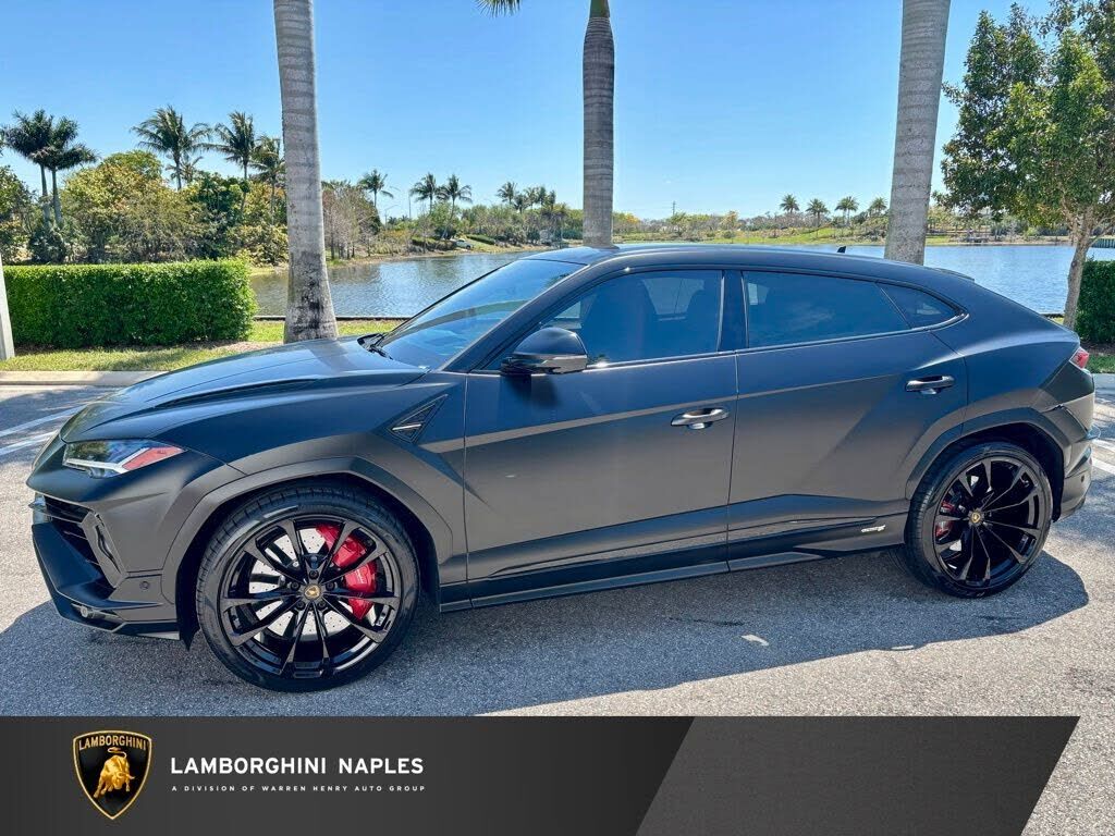 2024 LAMBORGHINI URUS