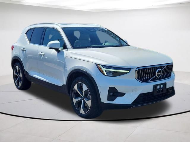 2024 VOLVO XC40