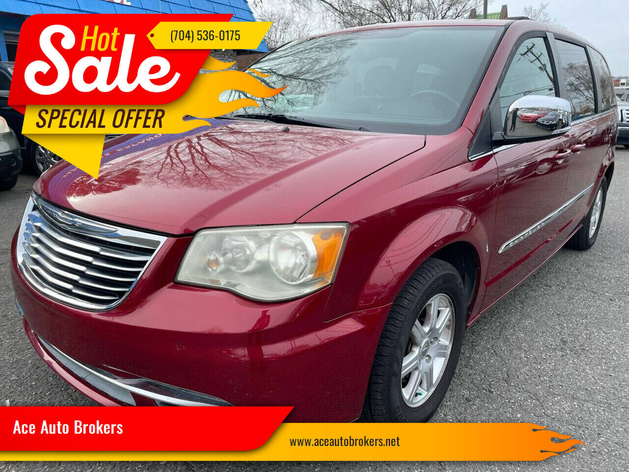 2012 CHRYSLER Town and Country