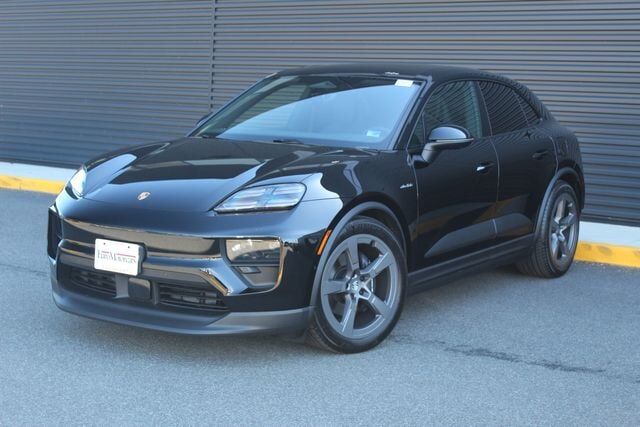 2026 PORSCHE Macan