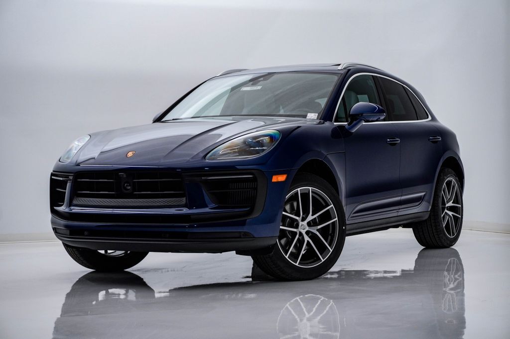 2026 PORSCHE Macan
