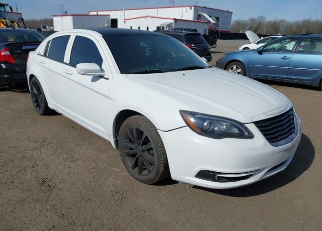2013 CHRYSLER 200