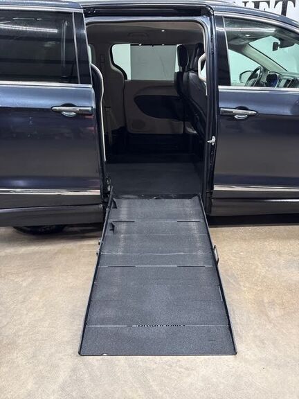 2020 CHRYSLER Pacifica