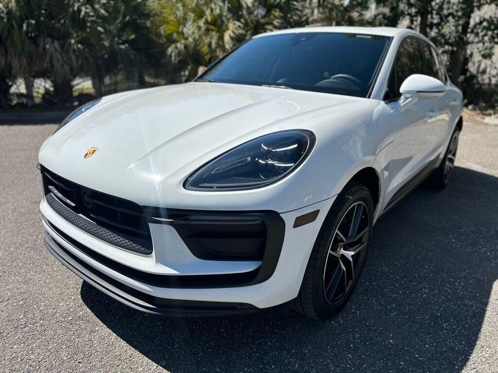 2023 PORSCHE Macan