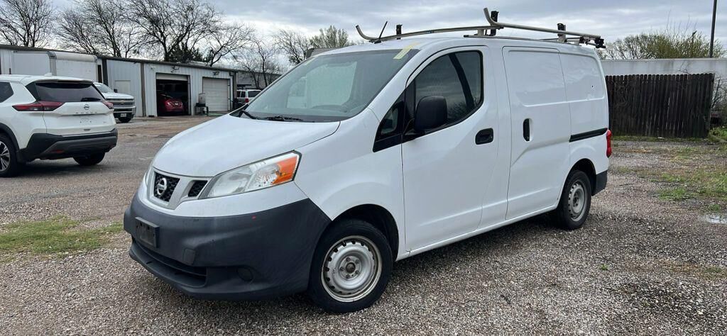2017 NISSAN NV200