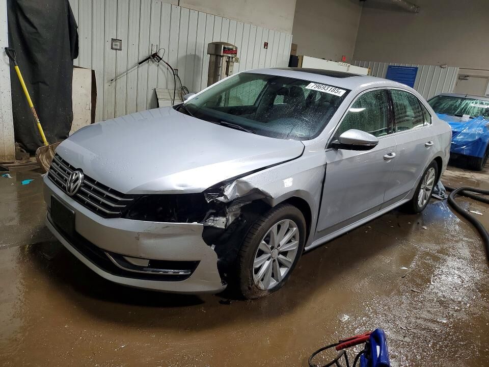 2012 VOLKSWAGEN Passat