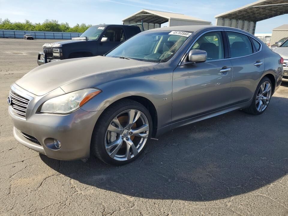 Infiniti Q70