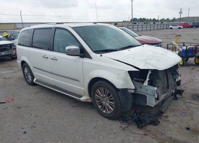 2011 CHRYSLER Town and Country