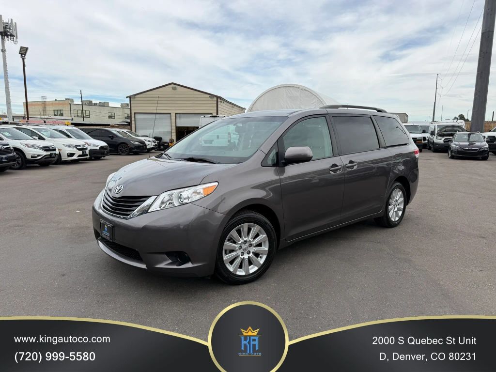 2013 TOYOTA Sienna