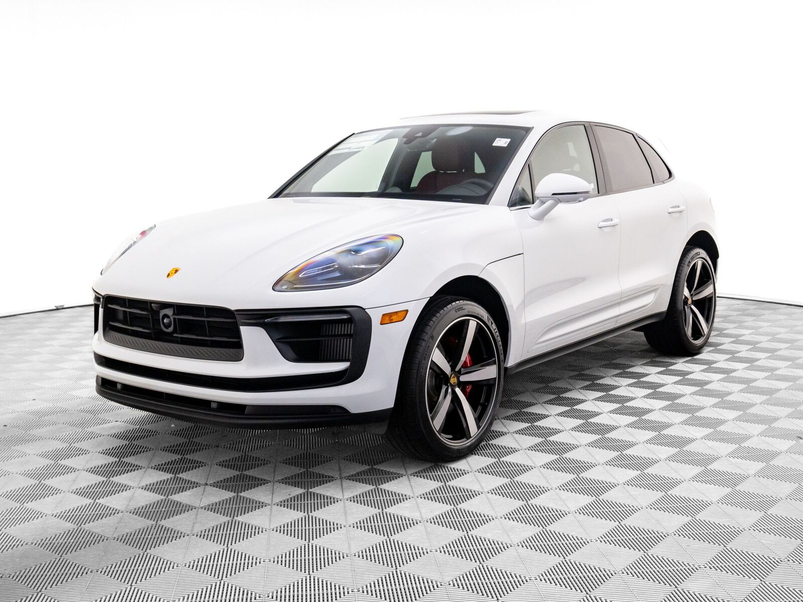 2026 PORSCHE Macan
