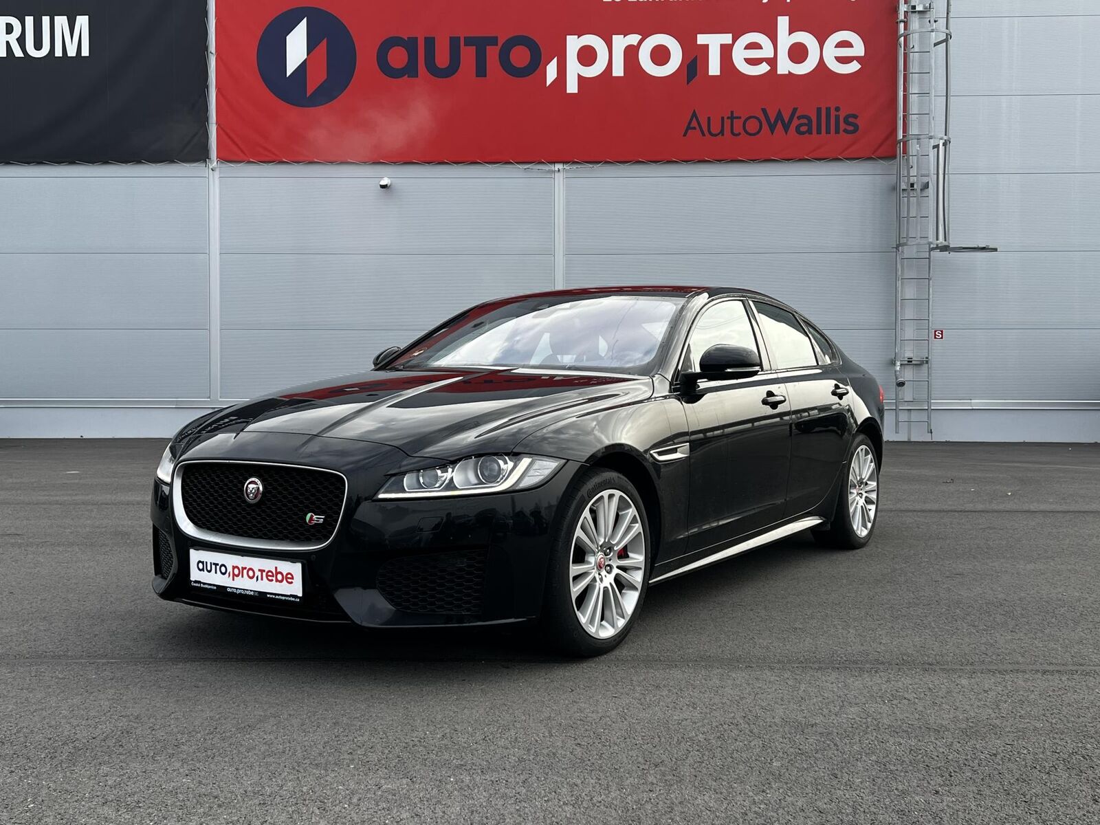 2017 JAGUAR XF