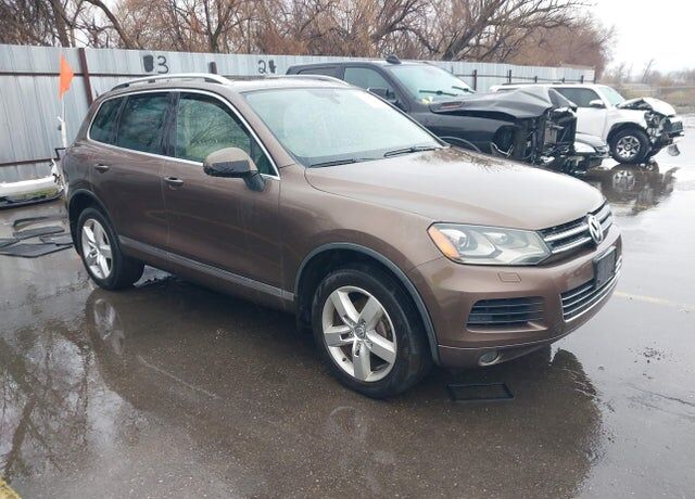 2012 VOLKSWAGEN Touareg