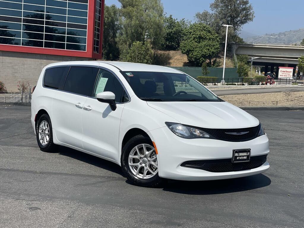 2023 CHRYSLER Voyager