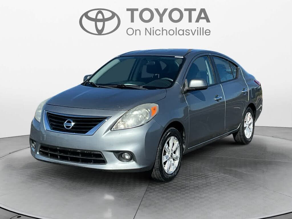 2012 NISSAN Versa
