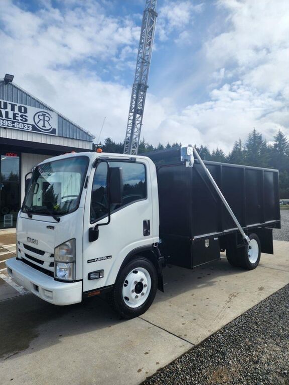 2020 ISUZU NPR-HD
