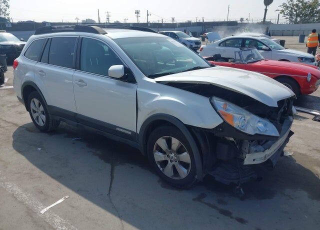 2011 SUBARU Outback