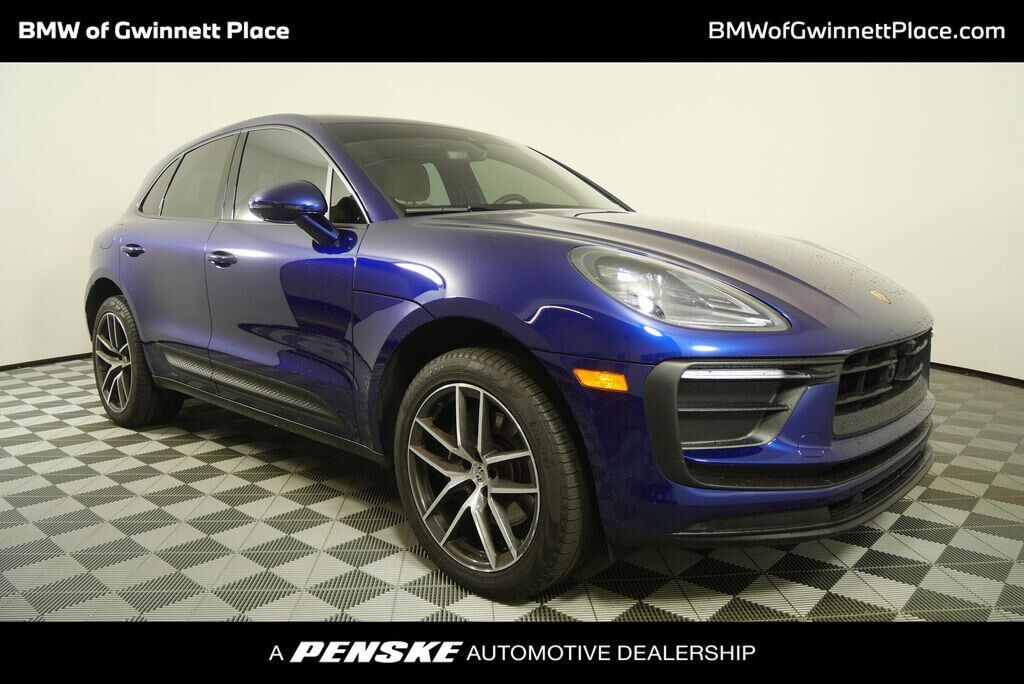 2025 PORSCHE Macan