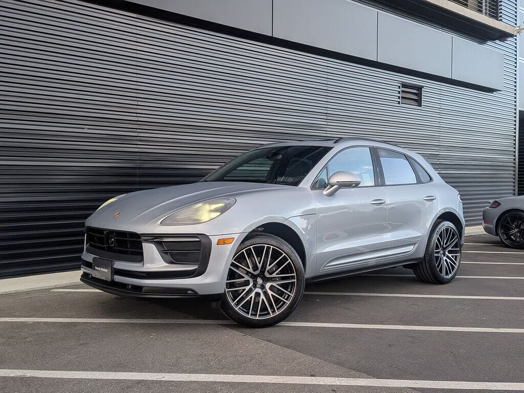 2026 PORSCHE Macan