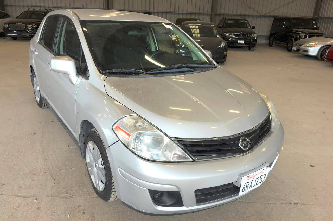 2011 NISSAN Versa
