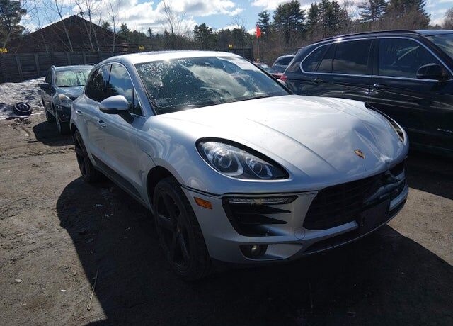 2017 PORSCHE Macan