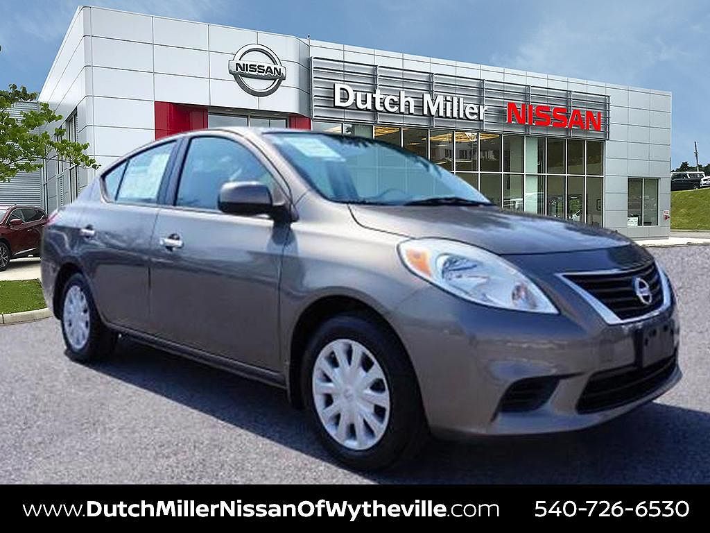 2012 NISSAN Versa