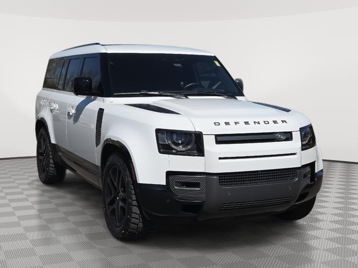 2024 LAND ROVER Defender