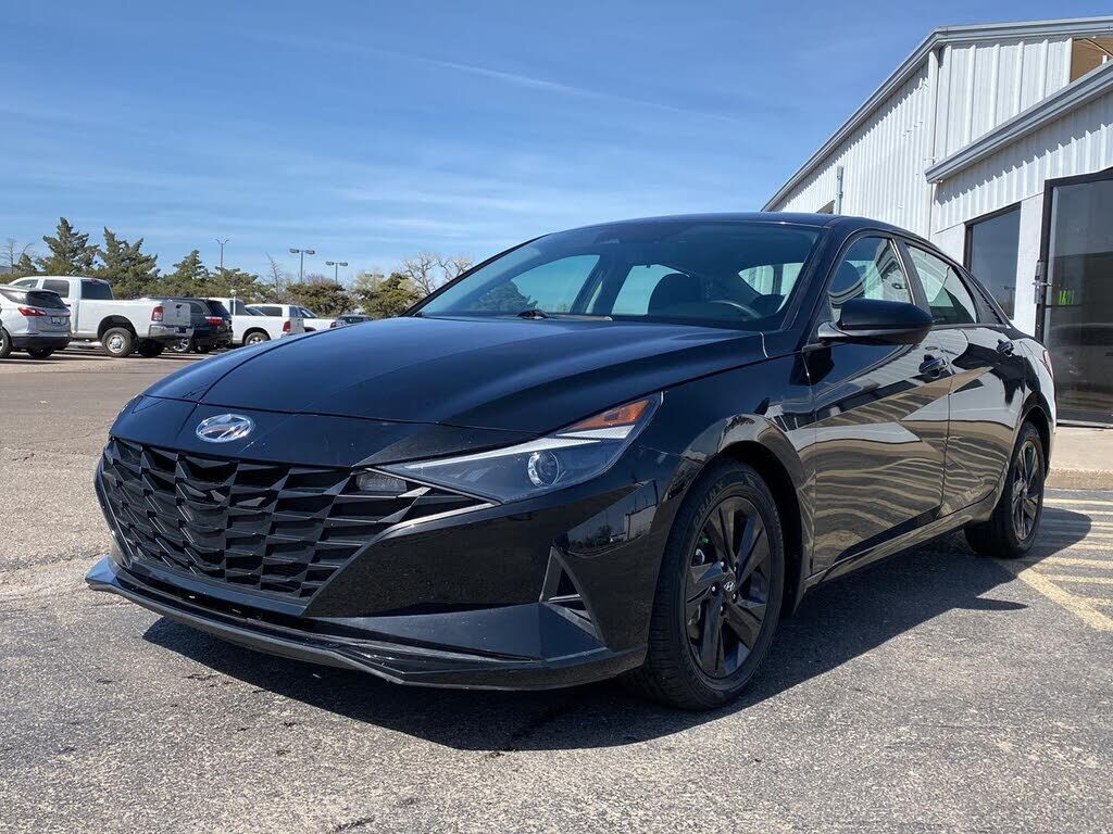 2022 HYUNDAI Elantra