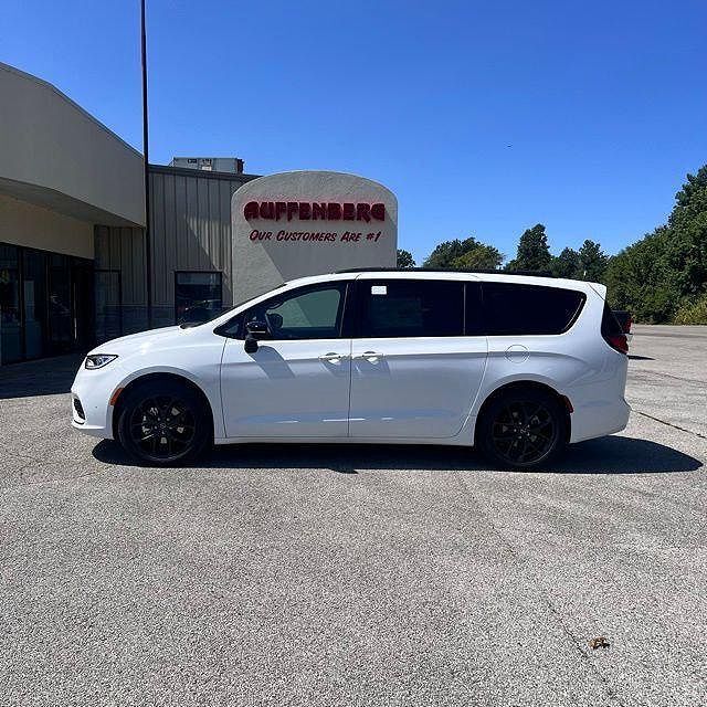 2026 CHRYSLER Pacifica