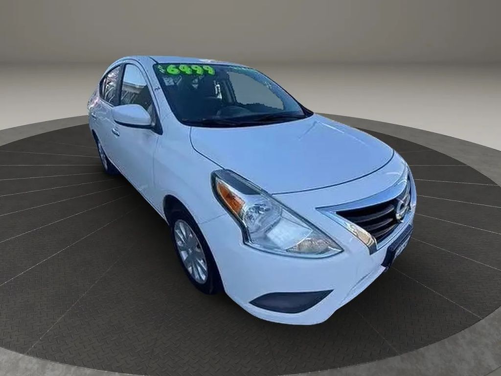 2017 NISSAN Versa