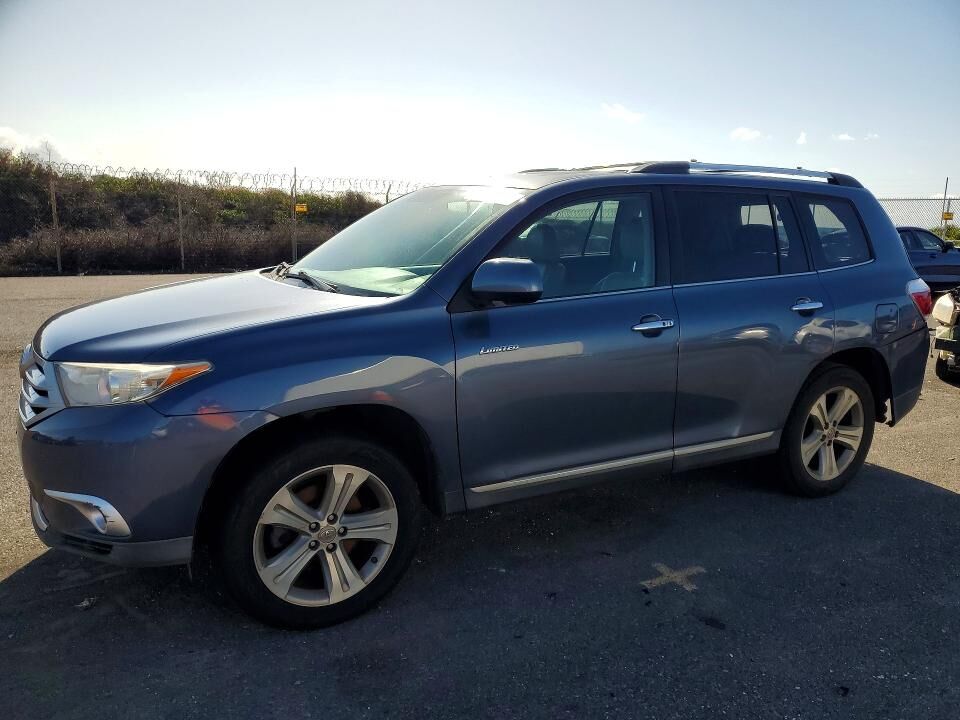 2013 TOYOTA Highlander