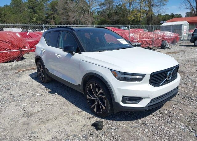 2021 VOLVO XC40