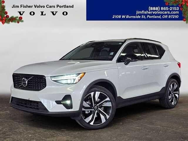 2024 VOLVO XC40