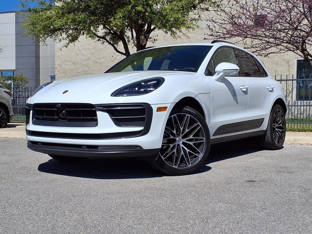 2024 PORSCHE Macan