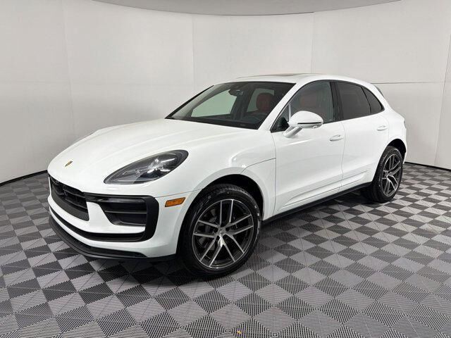 2026 PORSCHE Macan