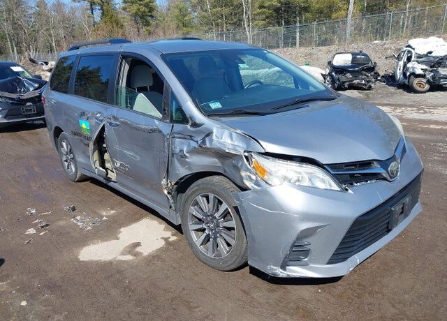 2018 TOYOTA Sienna