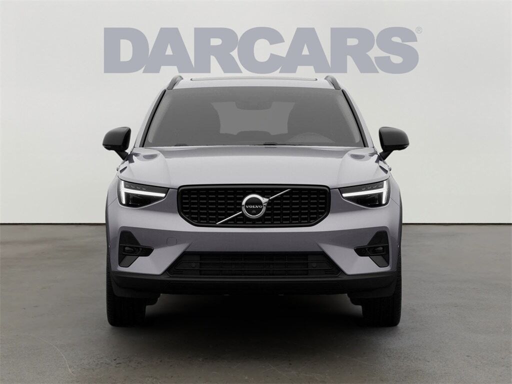 2026 VOLVO XC40