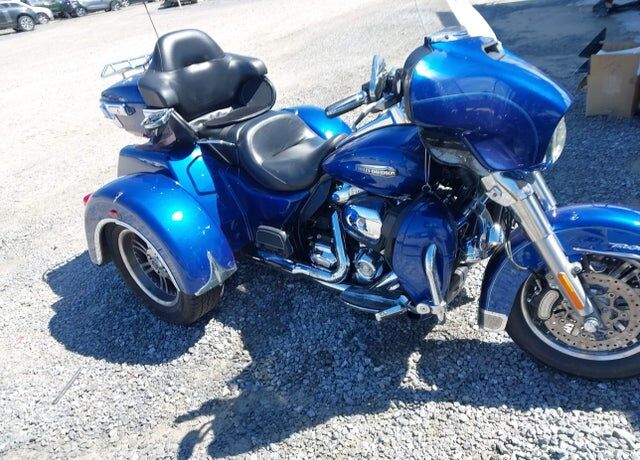 2017 HARLEY DAVIDSON FLHTCUTG / Tri Glide Ultra