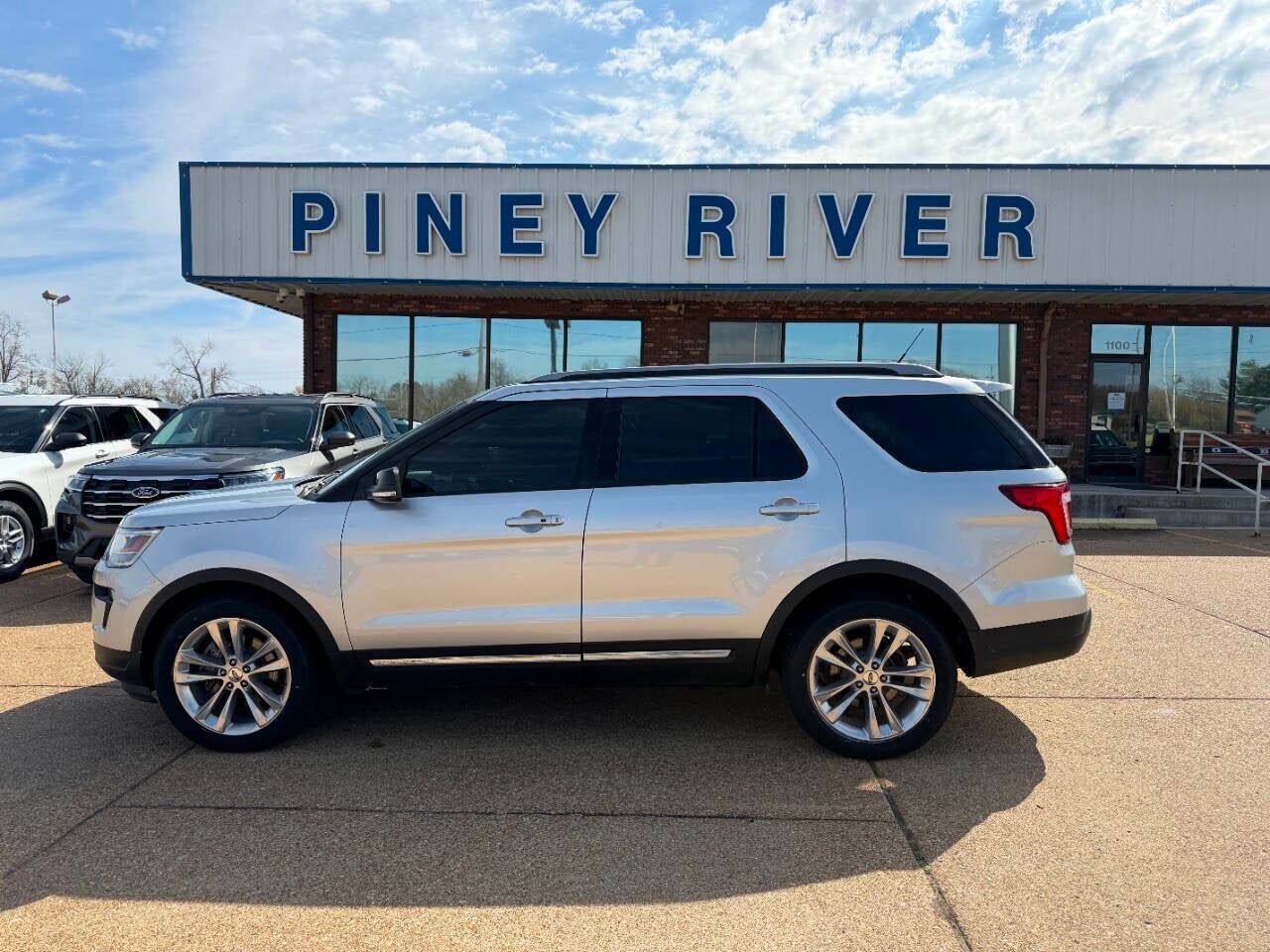 2018 FORD Explorer