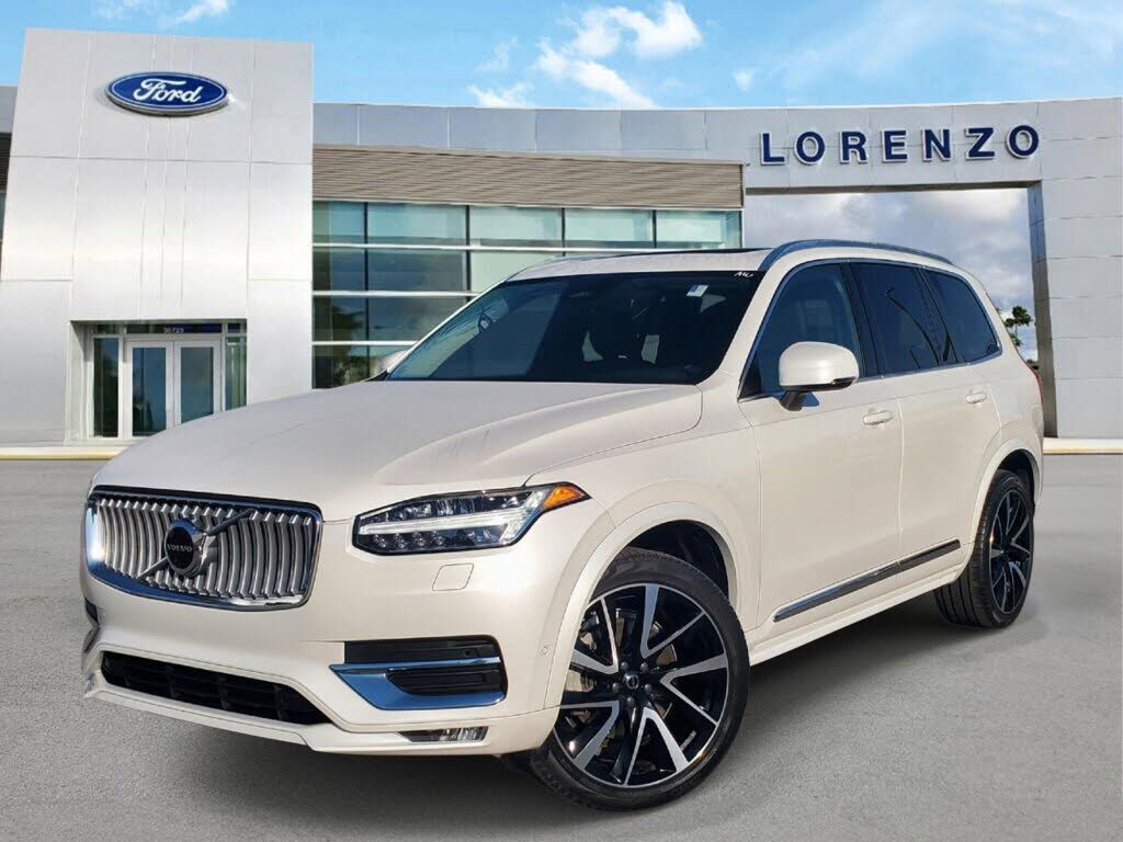 2023 VOLVO XC90